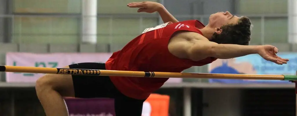 Lucas Gschier beim Hochsprung in Linz – Hallensaison 2026